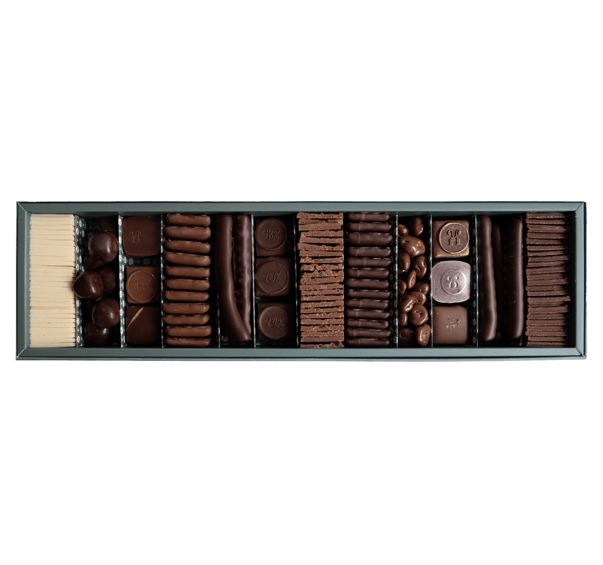 Auswahl handgemachter Saisonaler Pralinen, Plättli, Dragées, Schokoladenfrüchten aus der in einer Schachtel - Max Chocolatier