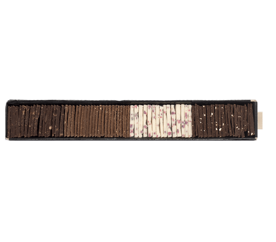 Vier verschiedene handgemachte Schoggiplättli Rosenblüten ,Haselnüsse, Macadamianüsse und Cornflakes - Max Chocolatier